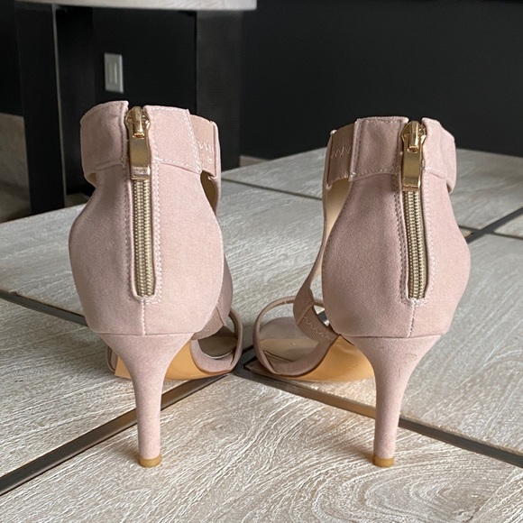 Beige Suede Mid High Heel with Zipper Detail. Size 7. EUC - Picture 6 of 7